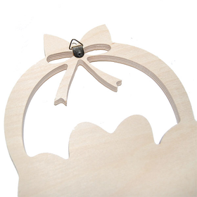 петелька сзади - для подвешивания на стену